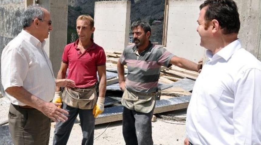 G&uuml;m&uuml;şhane&rsquo;de Yeni İmam Hatip Lisesi Binası Hızla Y&uuml;kseliyor