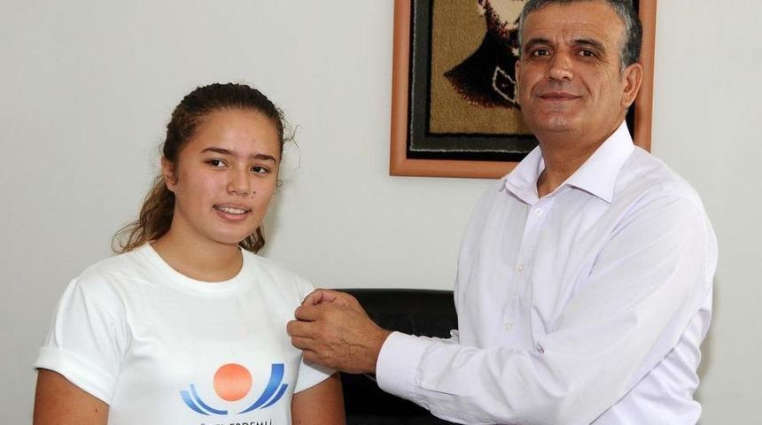 Erdemli'de SBS Ve LYS Birincilerine Altın &Ouml;d&uuml;l&uuml;