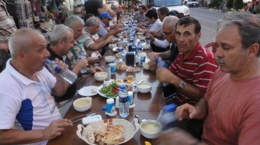 Saruhanlı'da &Ccedil;arşı Esnafı İftarda Buluştu