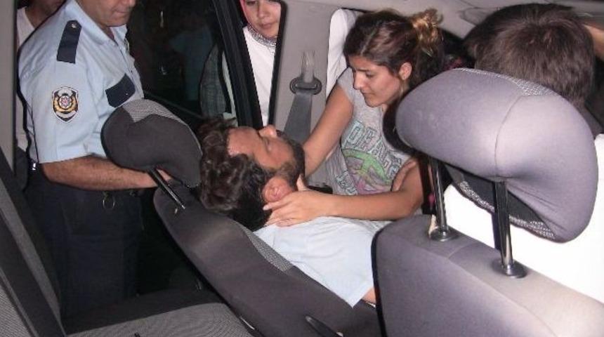 Aynı Y&ouml;ne Giden Ara&ccedil;lar &Ccedil;arpıştı; 2 Yaralı