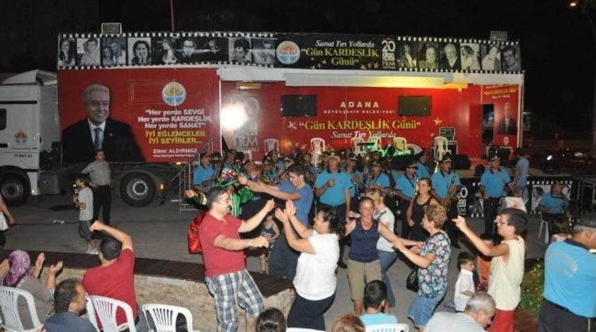 Sanat Tırı Yeniden Gen&ccedil;lik Meydanı&rsquo;nda