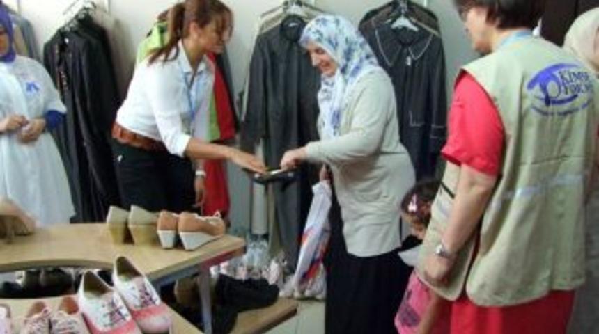 İhtiyaç Sahipleri Bayramlıklarına Kavuşuyor