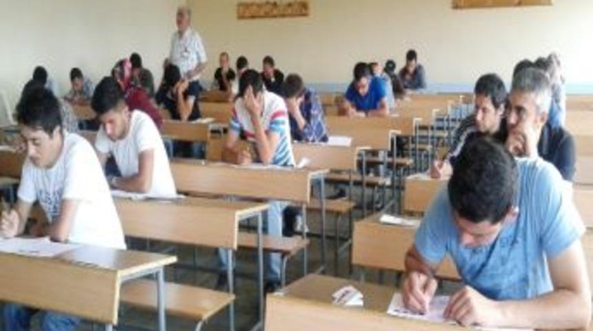 Atat&uuml;rk &Uuml;niversitesi A&ccedil;ık&ouml;ğretim Fak&uuml;ltesi B&uuml;t&uuml;nleme Sınavlarıyla Eğitim-&ouml;ğretim D&ouml;nemini Başarıyla Sonlandırdı