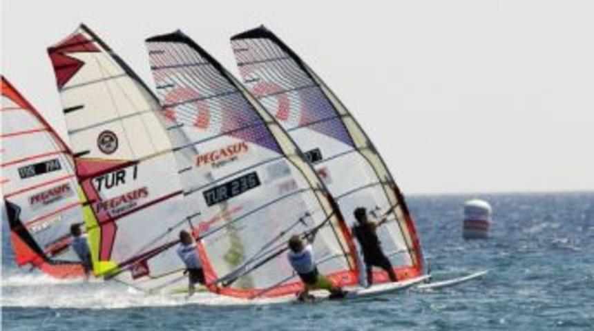 Urla'da S&ouml;rf R&uuml;zgarı Esecek