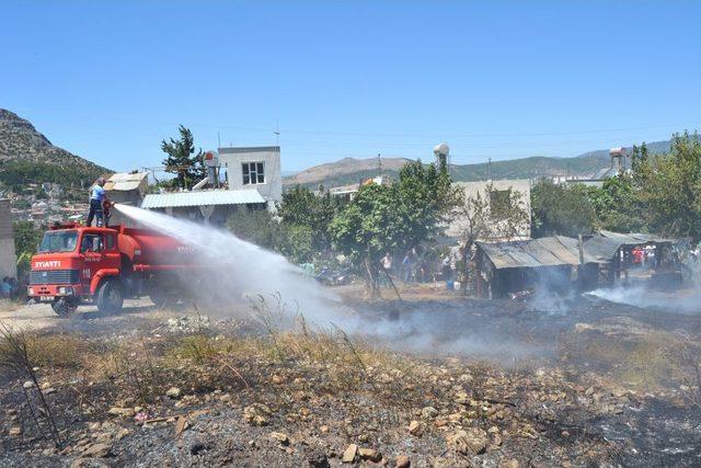 Odunlukta Çıkan Yangın Korkuttu