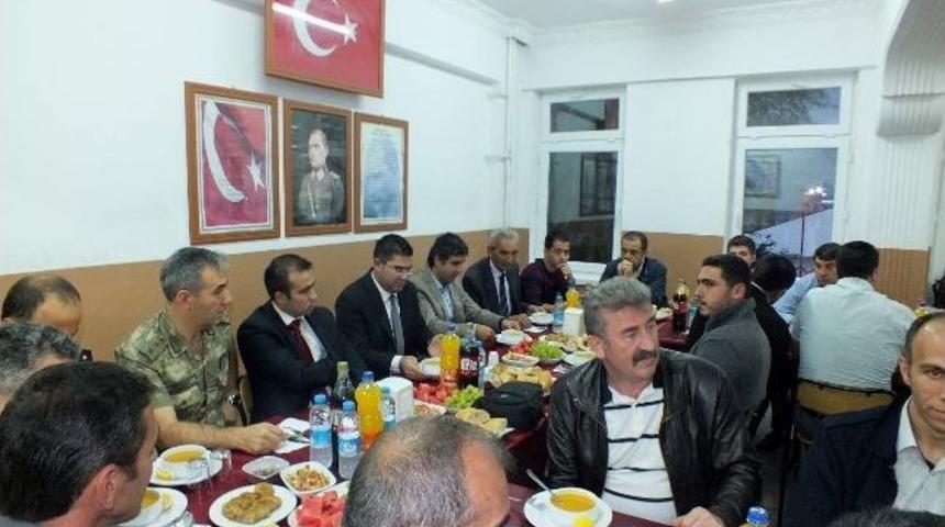 Koyulhisar İl&ccedil;e Jandarma Komutanlığı, Şehit Aileleriyle İftar Yemeğinde Buluştu