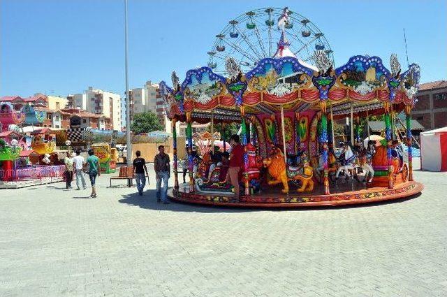 Lunapark Bayrama Hazırlanıyor