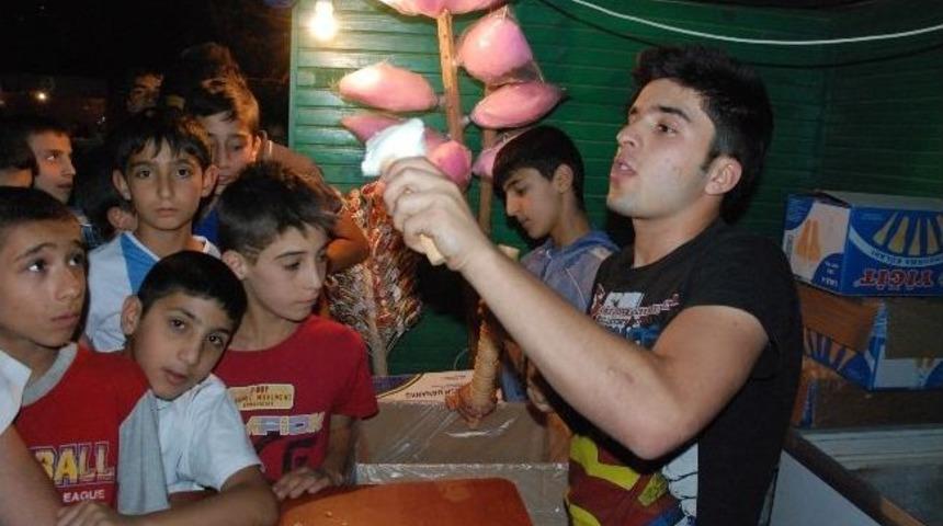 Belediyeden &Ccedil;ocuklara Dondurma İkramı