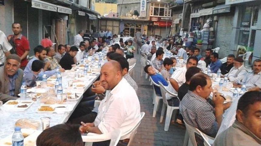 Belediyeden Gezici İftar &Ccedil;adırları