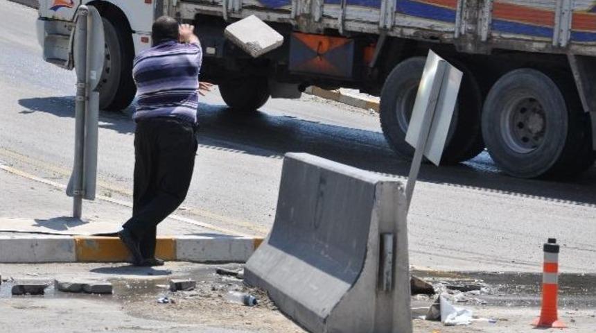 Yol Yapımında Oluşan Kod Farkı İşyerlerini Etkileyince Esnaf Yol Kesti