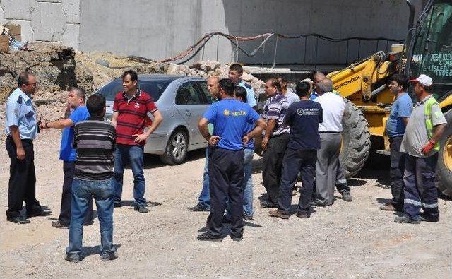 Yol Yapımında Oluşan Kod Farkı İşyerlerini Etkileyince Esnaf Yol Kesti