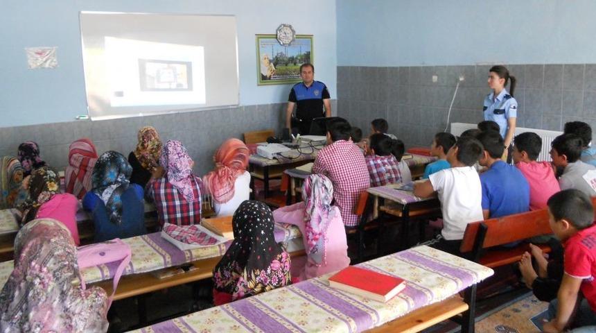 Kurs &Ouml;ğrencilerine Internetin Zararları Anlatıldı