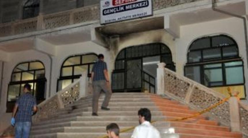 Gen&ccedil;lik Merkezine Yapılan Saldırı G&uuml;venlik Kamerasında