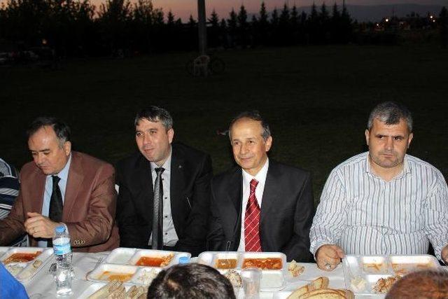 Salihli Mhp'den Piknik Gibi İftar