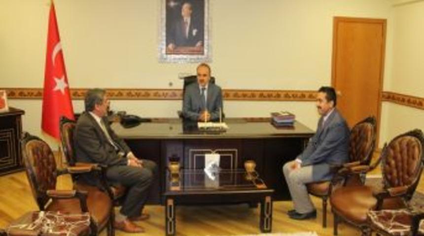 Vali Erol, Kur'an Okumada T&uuml;rkiye Birincisi Olan Imamı &Ouml;d&uuml;llendirdi