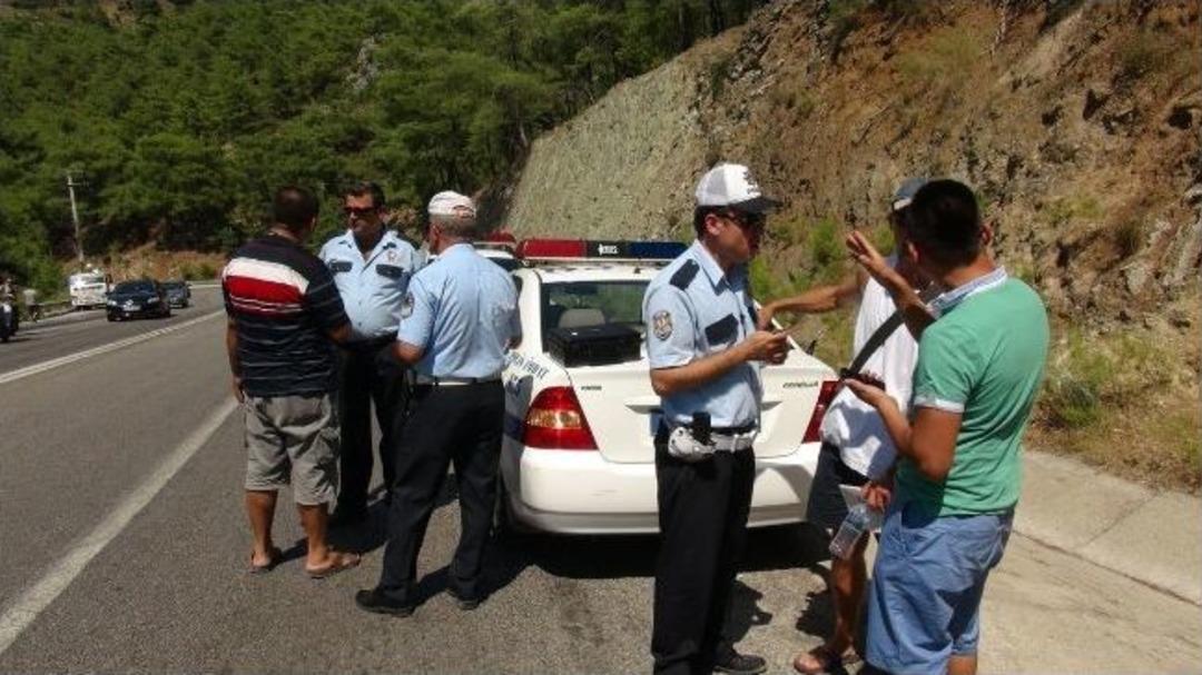 Fethiye'de Zincirleme Trafik Kazası, 4 Yaralı