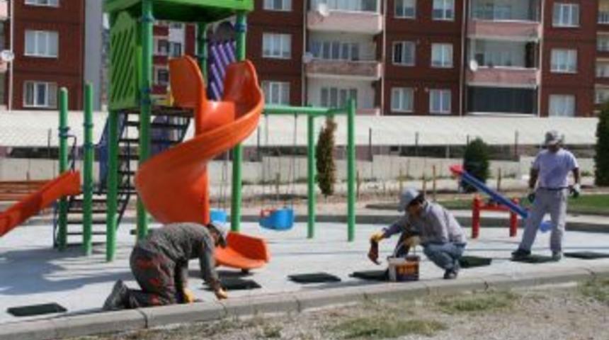 Parklar kau&ccedil;ukla kaplanıyor