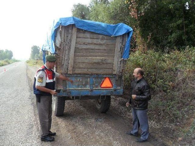 Traktör Sürücülerine Reflektör Uyarısı