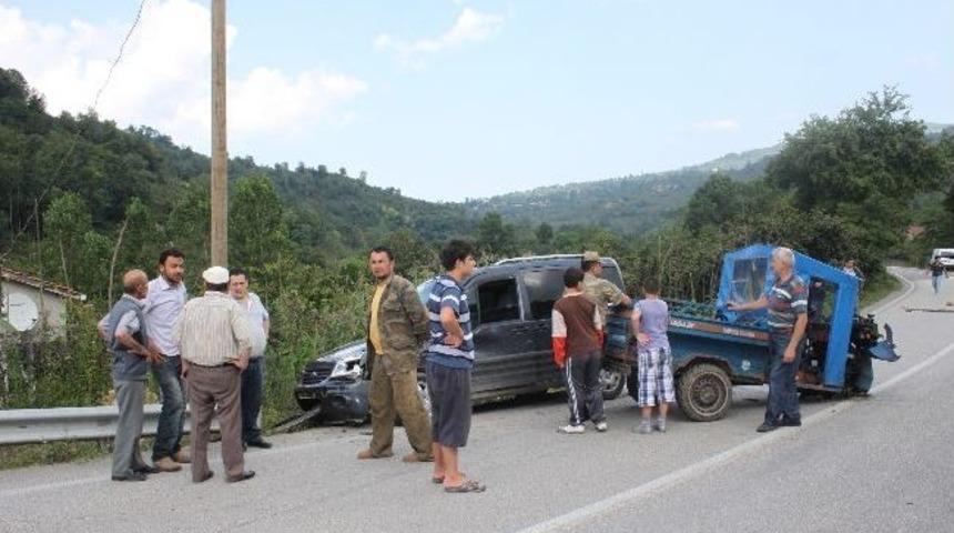 Patpat Kamyonete &Ccedil;arptı: 1 Yaralı