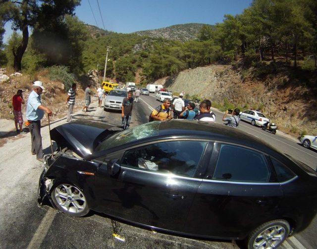 Ölüdeniz Yolunda Zincirleme Trafik Kazası: 1'i İngiliz 4 Yaralı