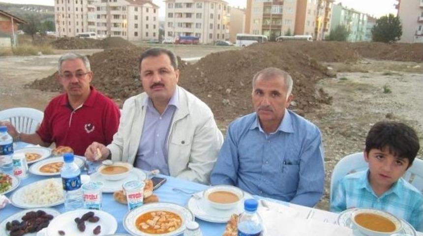 Osmanlı Camii'nde İftar Yemeği