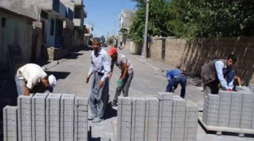 Viranşehir'de Yol Yapım &Ccedil;alışmaları S&uuml;r&uuml;yor