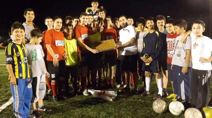 U-17 Fulbolcularından Hocalarına Doğum G&uuml;n&uuml; S&uuml;rprizi