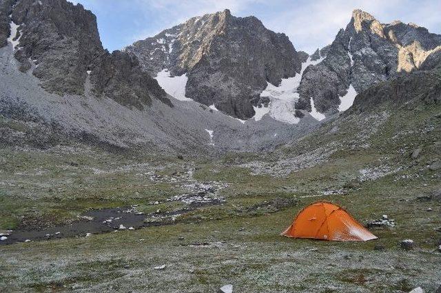 Kaçkar’da Dağcılara Kar Sürprizi