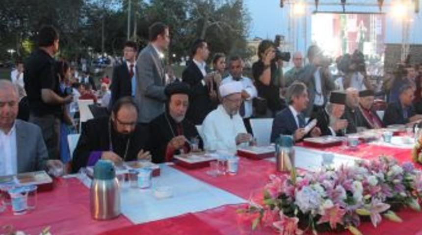 Taksim Meydanı&rsquo;nda iftar