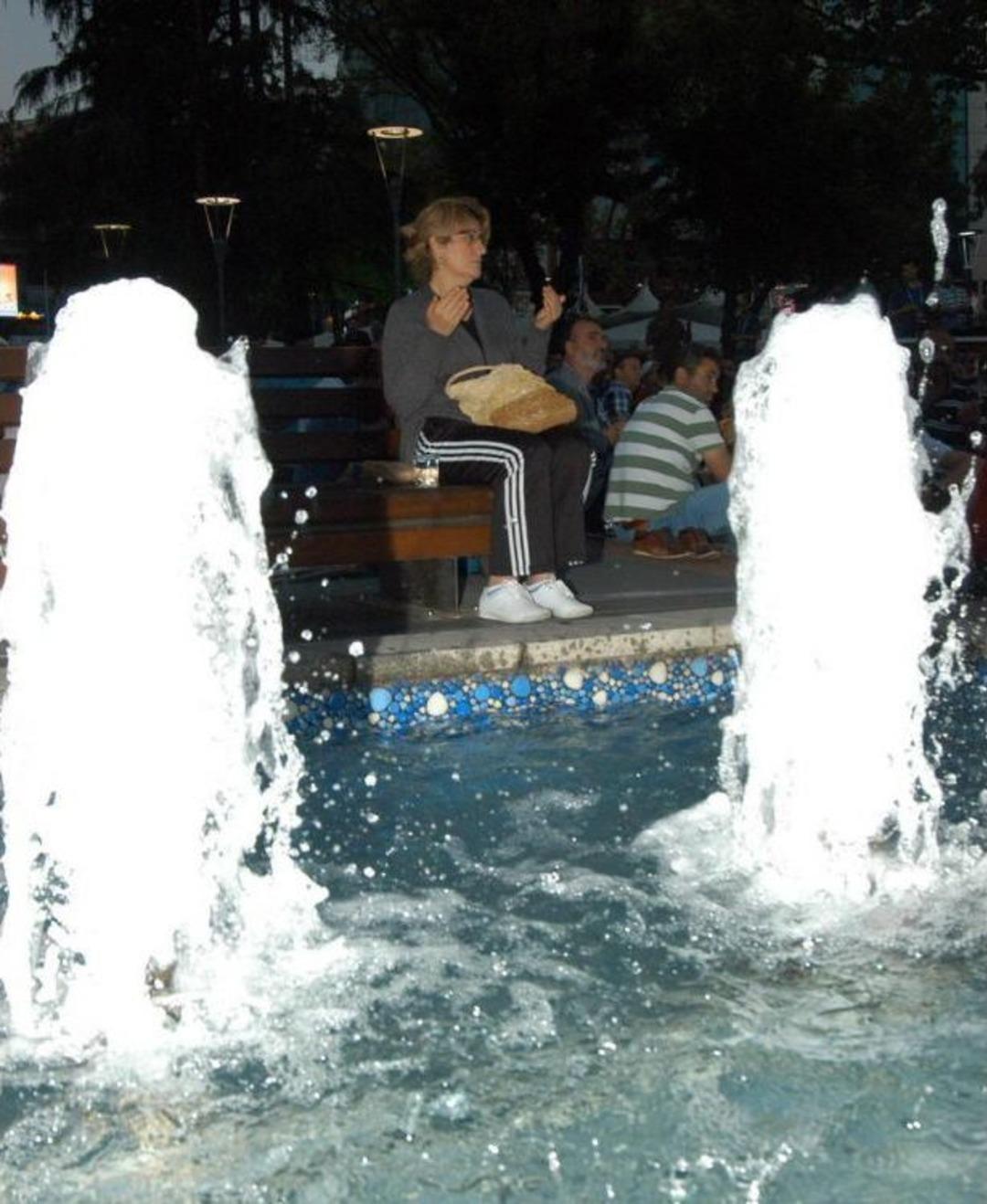 Mısır'da Demokrasi Yanlılarına Ateş A&ccedil;ılması