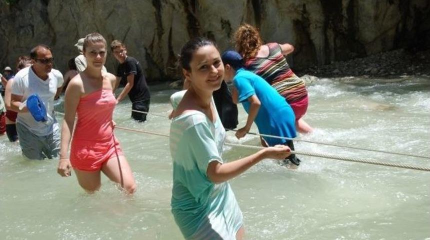 Saklıkent&rsquo;e Turist Yağdı