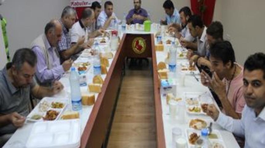 Aktif Gazeteciler Iftarda Buluştu