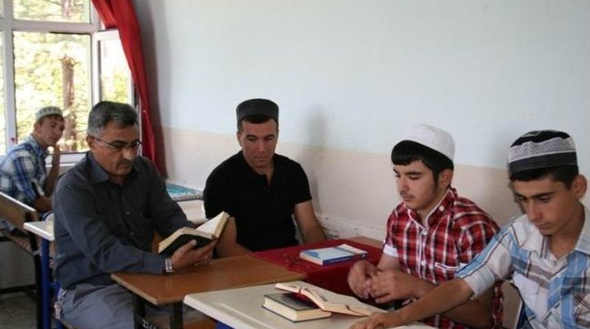 Develi Erkek Kur&rsquo;an Kursu&rsquo;nda 26 Yılda 260 Hafız Yetiştirildi