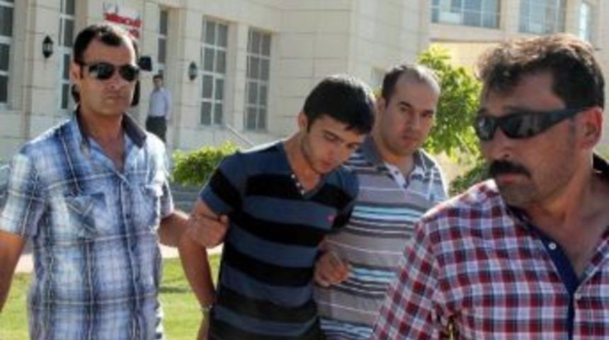 Tuvalet Penceresinden Girip Laptop &Ccedil;aldı