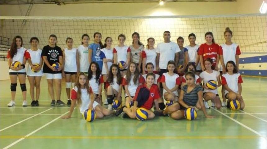 Mersin&rsquo;de Geleceğin 'filenin Sultanları' Yetişiyor