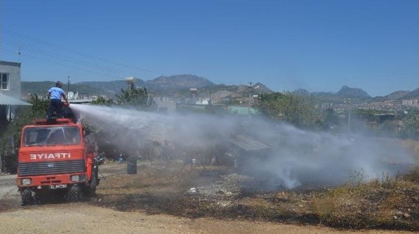 Kozan&rsquo;da Odunlukta &Ccedil;ıkan Yangın Korkuttu