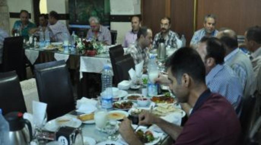 Tarım İş Sendikası &Uuml;yeleri İftar Yemeğinde Bir Araya Geldi