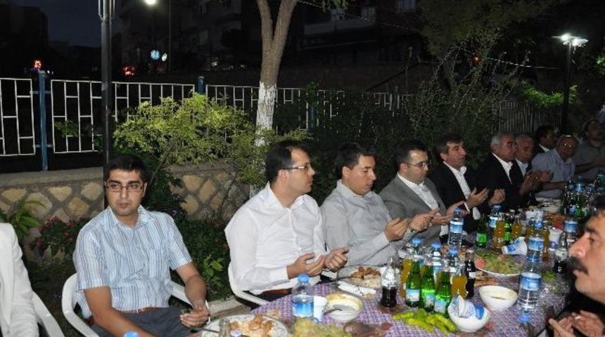 Mardin Valisi Cengiz Derik'te İftar Programına Katıldı