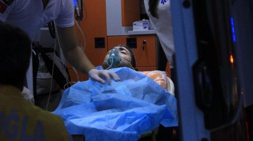 M&uuml;d&uuml;r&uuml;n&uuml; 10 yerinden bı&ccedil;akladı