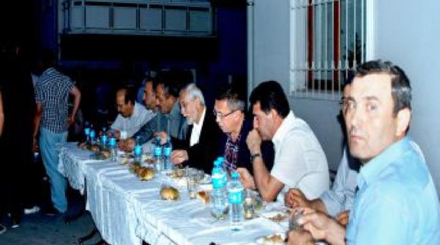 Başkan &Ccedil;etin, Hemşerileriyle Iftar Yapıyor