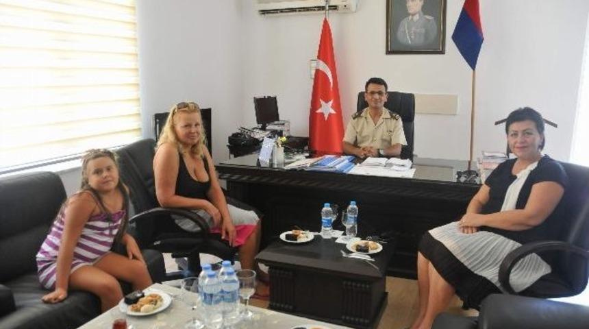 Alanya'da Yaşayan Ruslar Jandarmaya Teşek&uuml;kr Etti