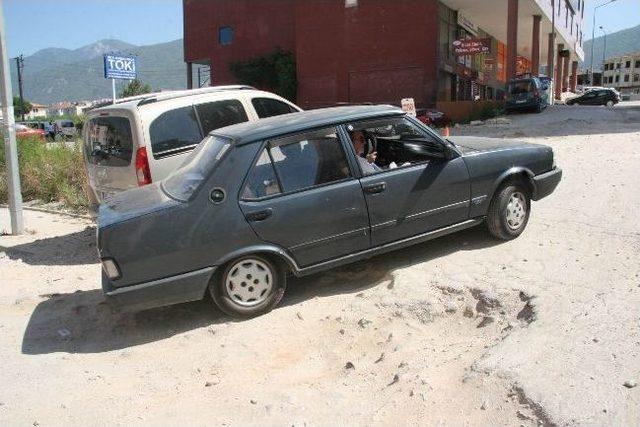 Şehrin Göbeğinde Bozuk Yol Çilesi