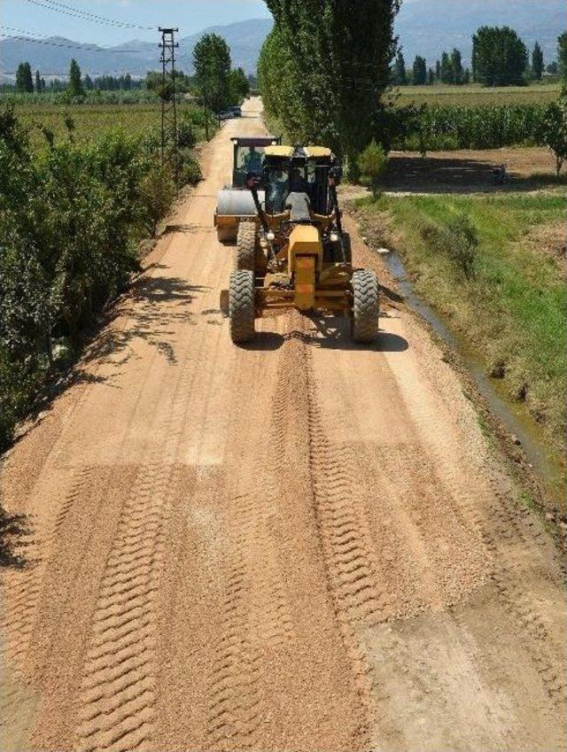 İzmir Büyükşehir'den Yol Hamlesi