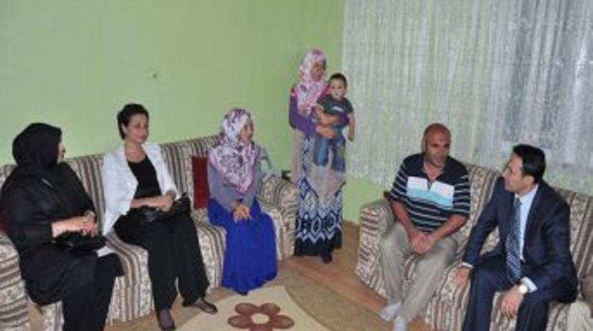 Vali Akdemir, Ihtiya&ccedil;lı Ailelerin Sorunları Yerinde Tespit Ediyor