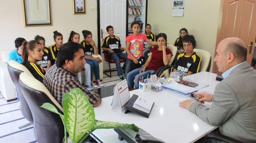 Bayazıt Spor Bayan Futbol Takımı, Erim&rsquo;i Ziyaret Etti