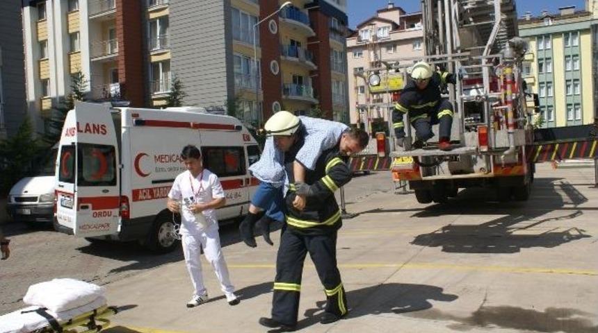 Hastanede Yangın Tatbikatı Nefesleri Kesti