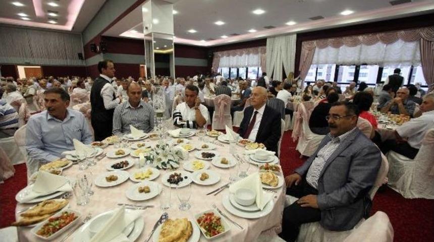 Yaşar&rsquo;dan Site Y&ouml;neticilerine İftar Yemeği