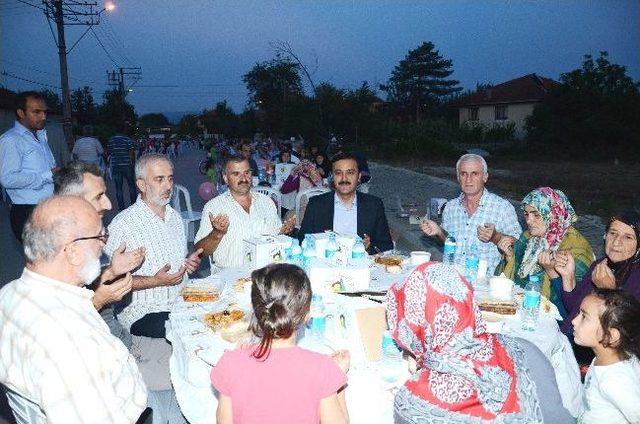 Bin 700 Kişi Bir Arada İftar Açtı