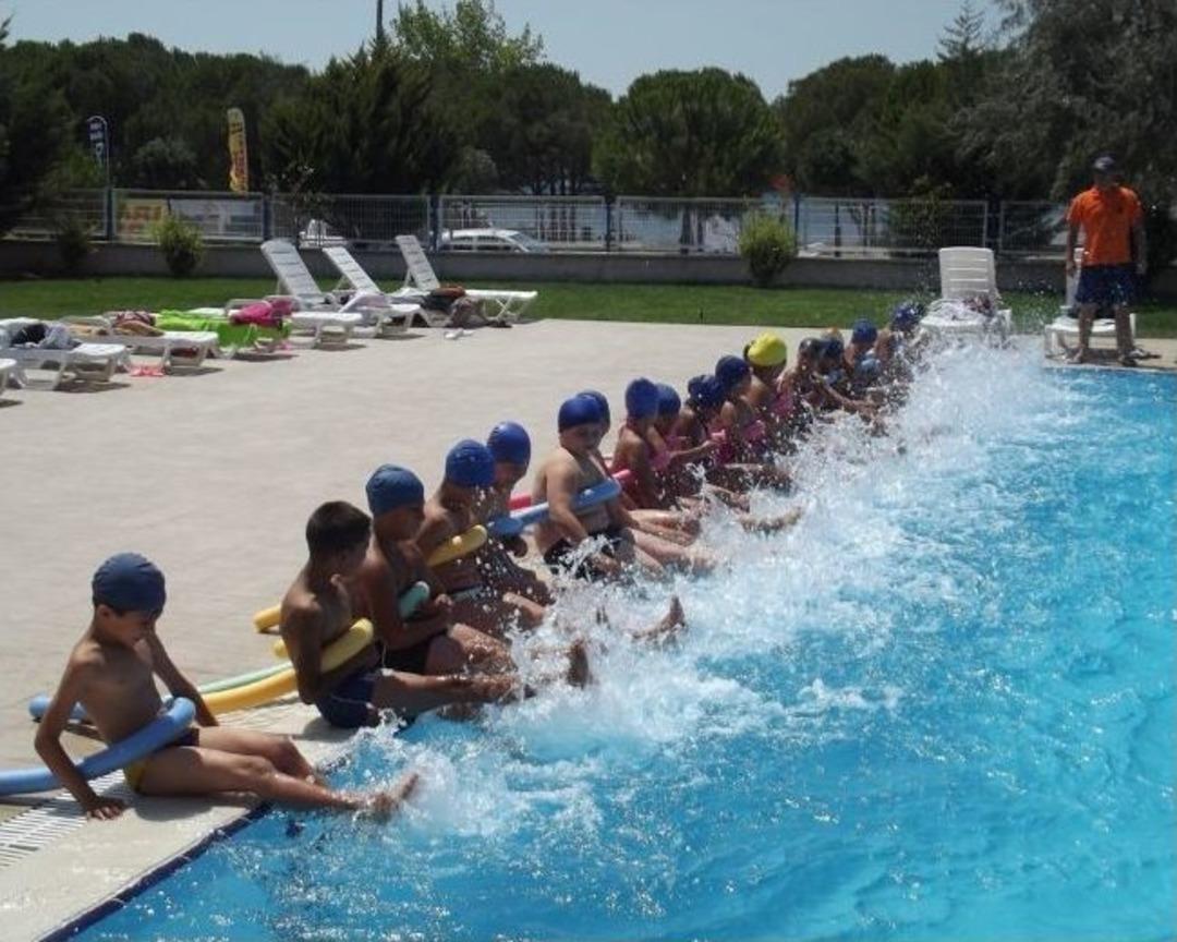 &Ccedil;ocuklara Y&uuml;zme Kursu