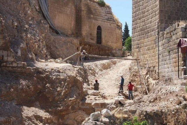 Gaziantep Kalesi'nde Çalışmalar Devam Ediyor